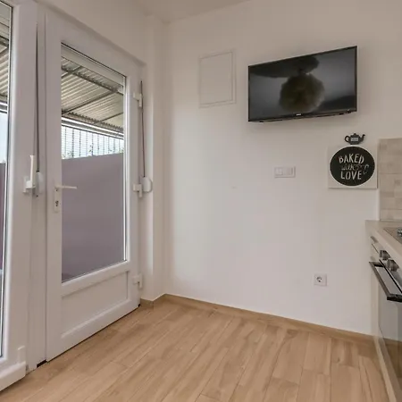1 Bedroom Beautiful In *