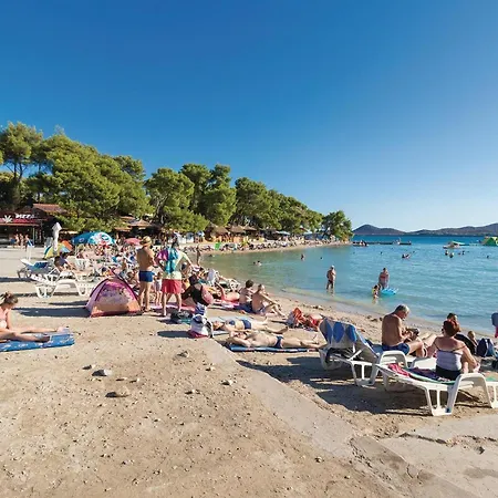 公寓 1 Bedroom Beautiful In 图兰杰