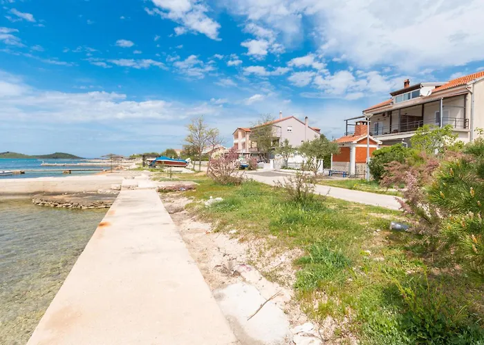 1 Bedroom Beautiful In Apartment Turanj